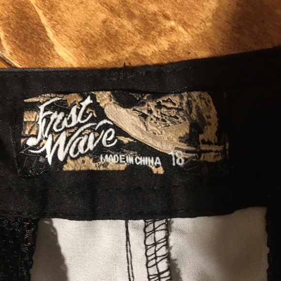 Cargo shorts - Picture 3 of 3